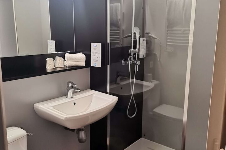 Room 16 of 58