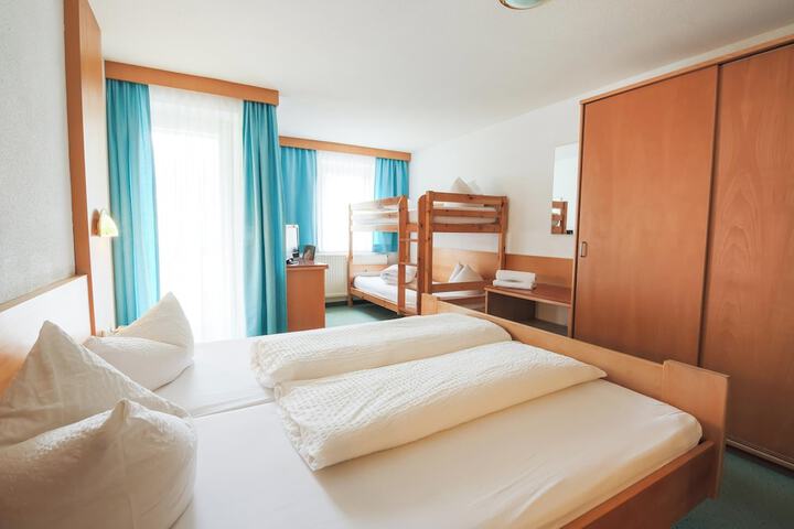 Room 7 of 28