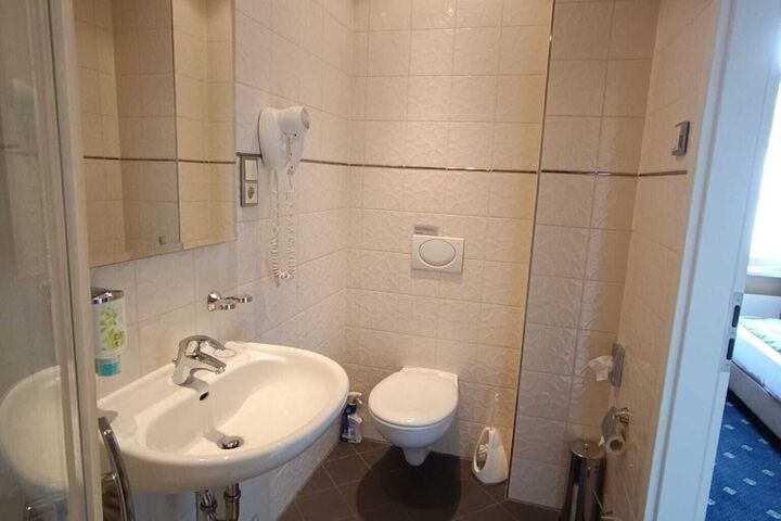 Room 34 of 49