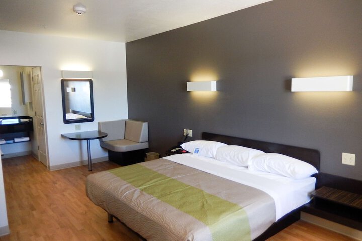 Room 5 of 22