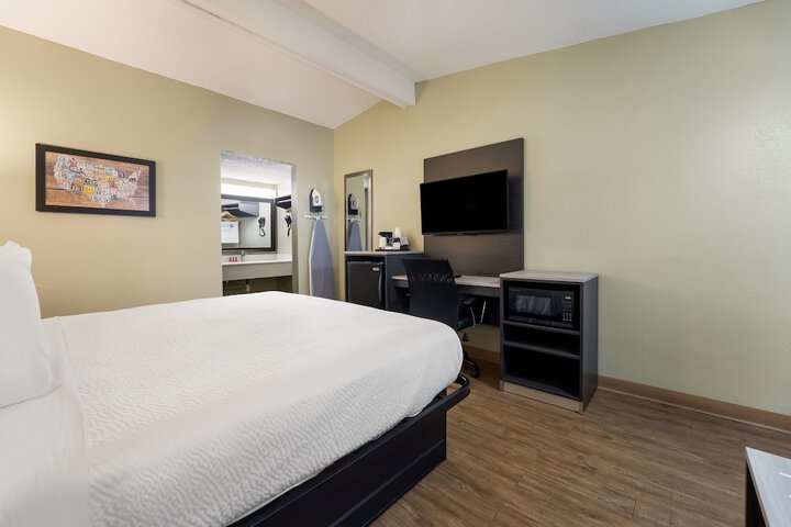 Accessible 1 King Mobility Accessible Communication Assistance Bathtub Work Desk Microwave and Ref (1 of 14)