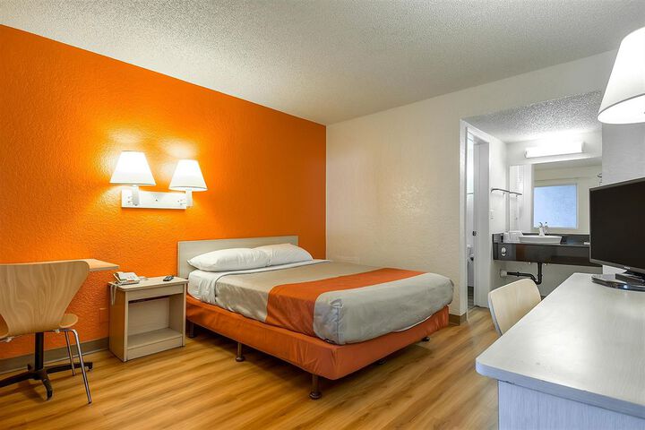 Room 8 of 26