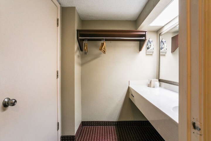 Room 39 of 54