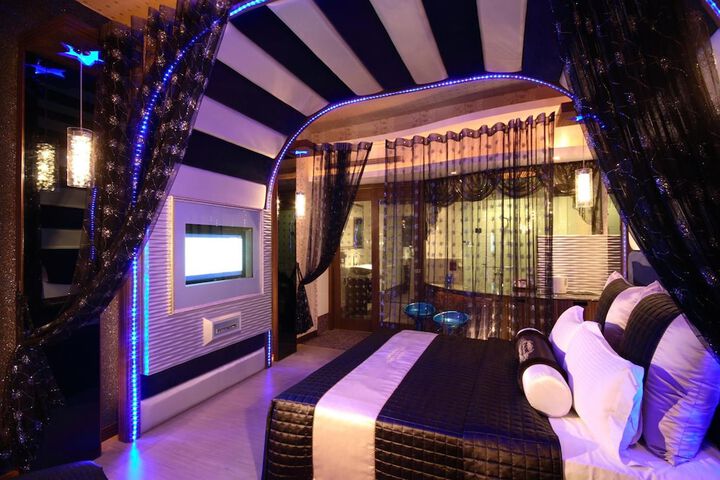 Room 16 of 33