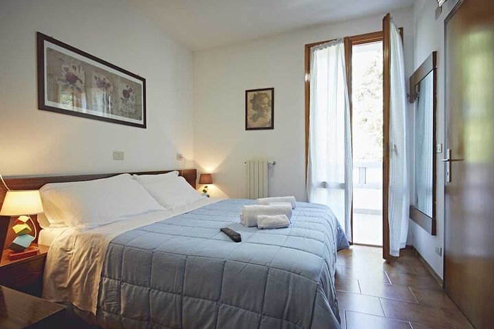 Room 2 of 41