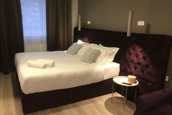 Room 12 of 27