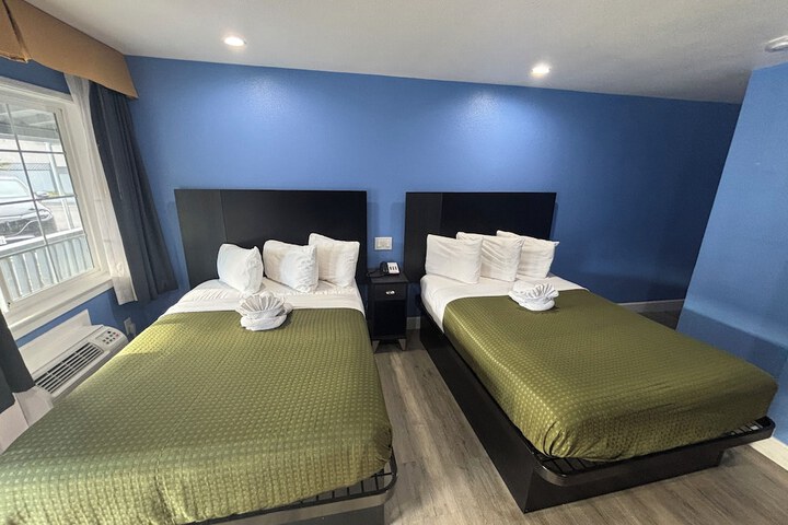 Standard Room, King or Two Doubles (1 of 9)