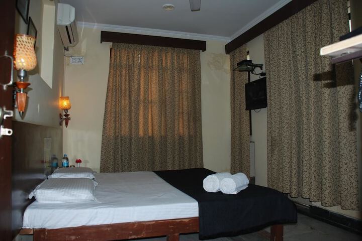 Room 3 of 7