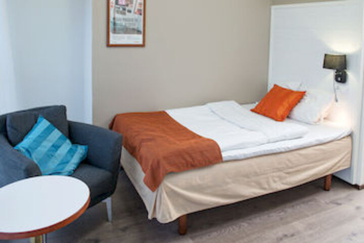 Room 32 of 39