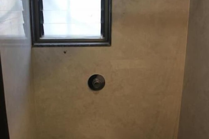 Room 8 of 10