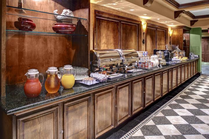 Breakfast area