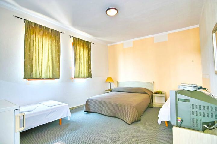Room 5 of 52