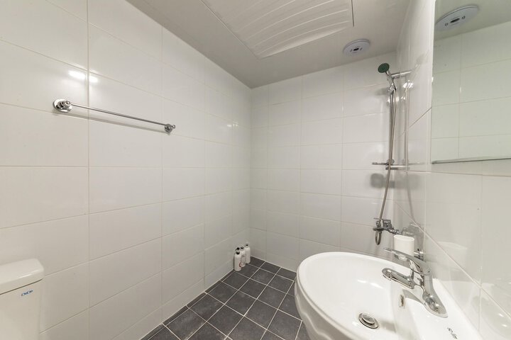 Room 10 of 20