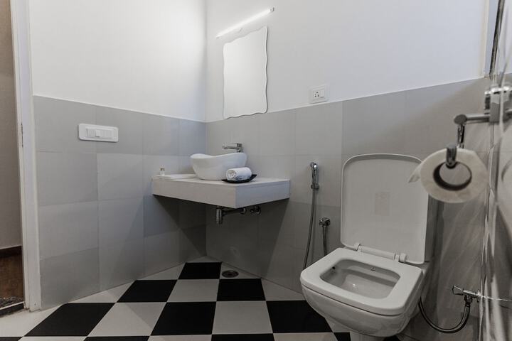 Room 8 of 19