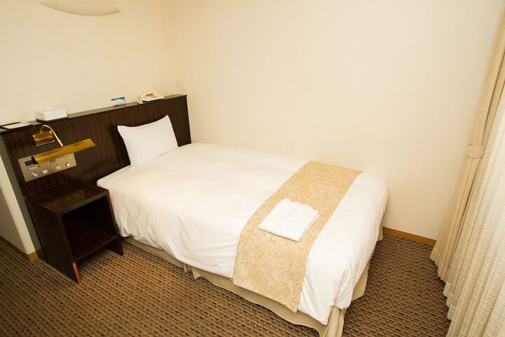 Room 9 of 32