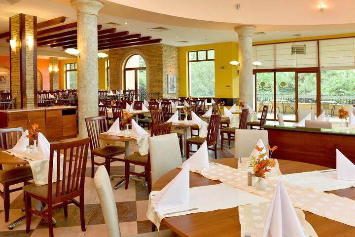 Dining 8 of 48