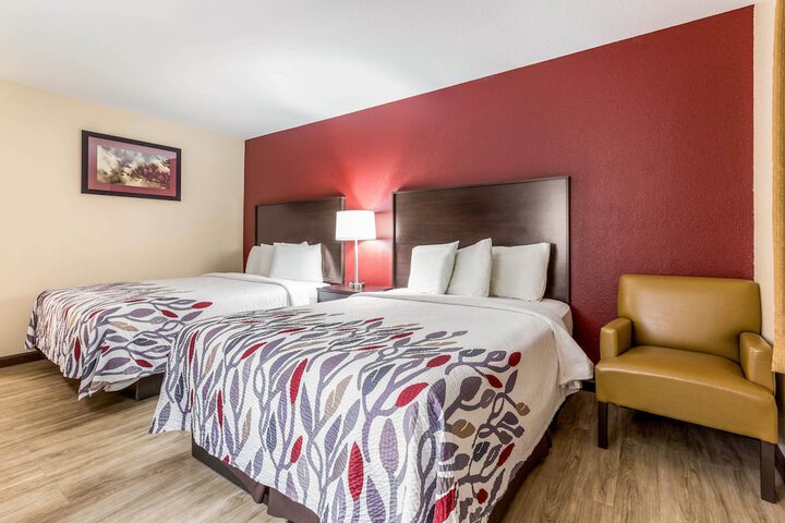 2 Queen Beds (5 of 7)