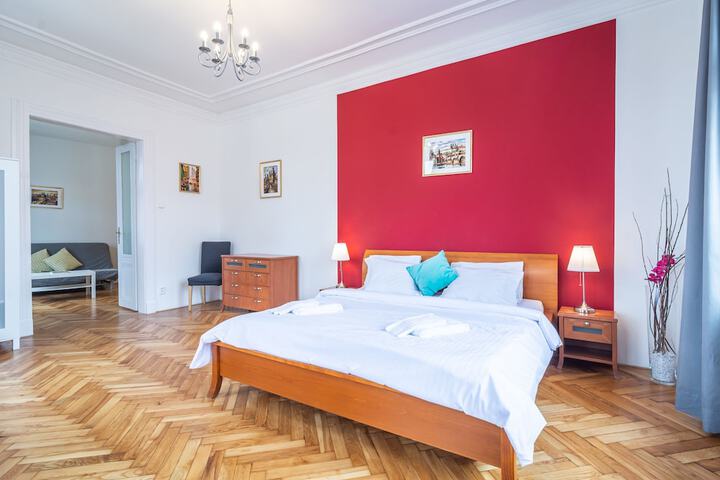 Room 34 of 236