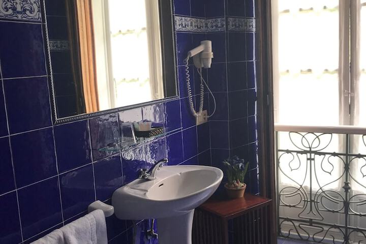 Room 17 of 36