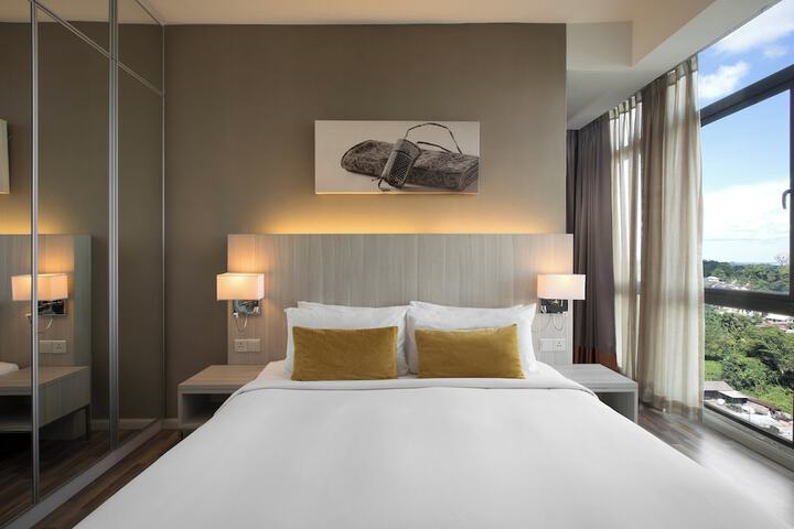 Room 9 of 38