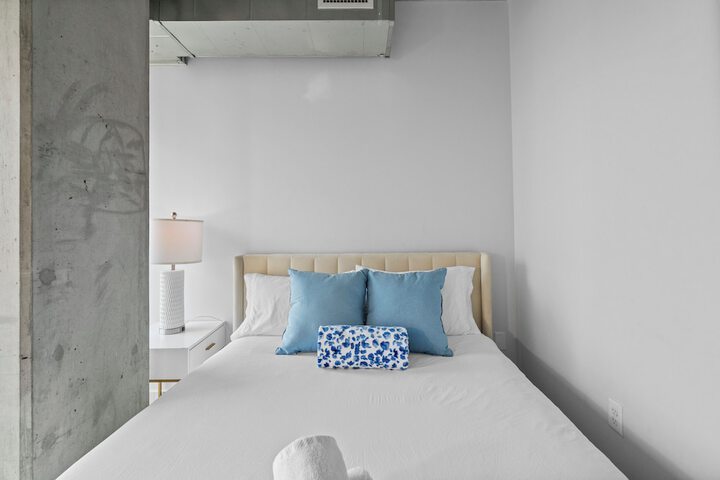 Room 5 of 32