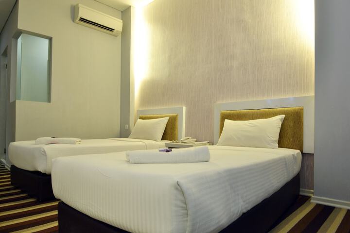 Room 6 of 16