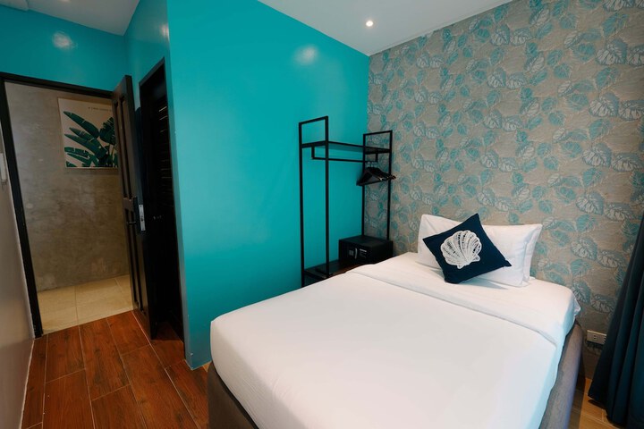Room 16 of 65