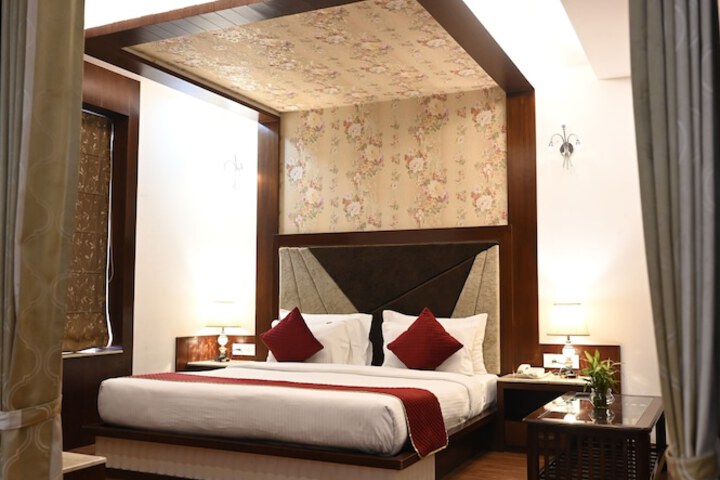 Room 9 of 13