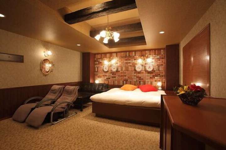 Room 2 of 36
