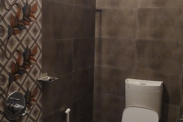 Room 23 of 28