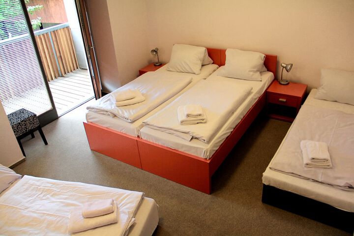 Room 2 of 39