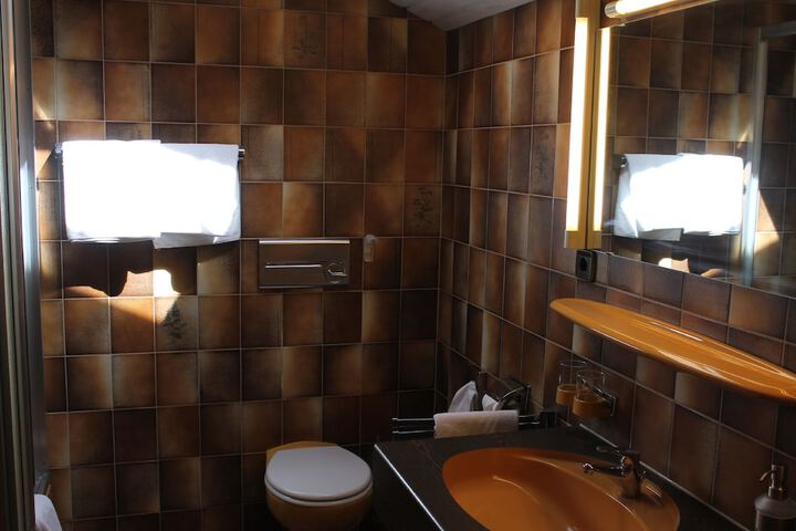Room 32 of 75