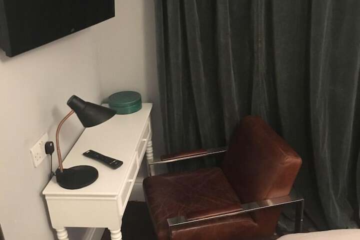 Room 10 of 38