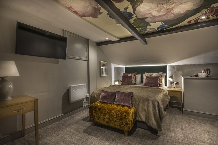 Room 6 of 55
