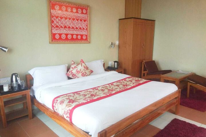 Room 4 of 18