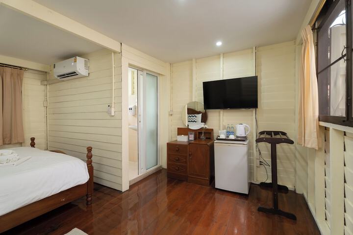Room 28 of 53
