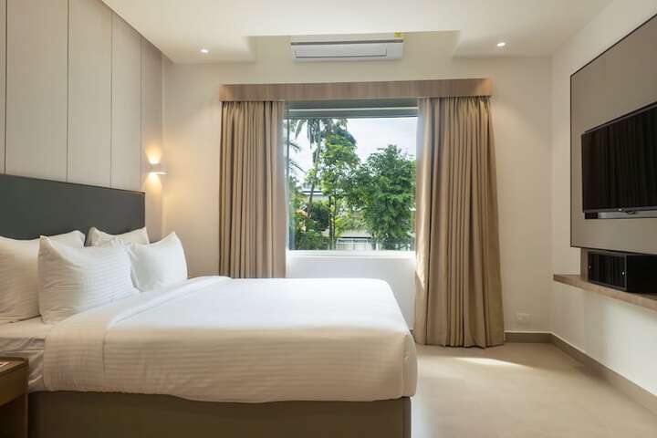 Room 9 of 34