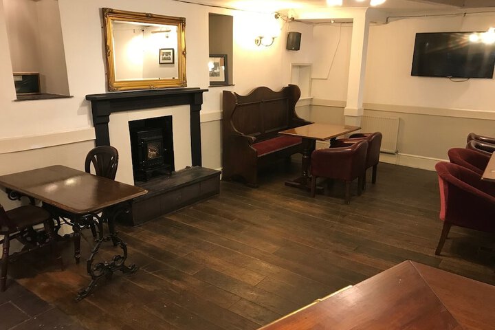 Lounge 21 of 52