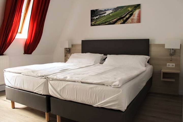 Room 32 of 47