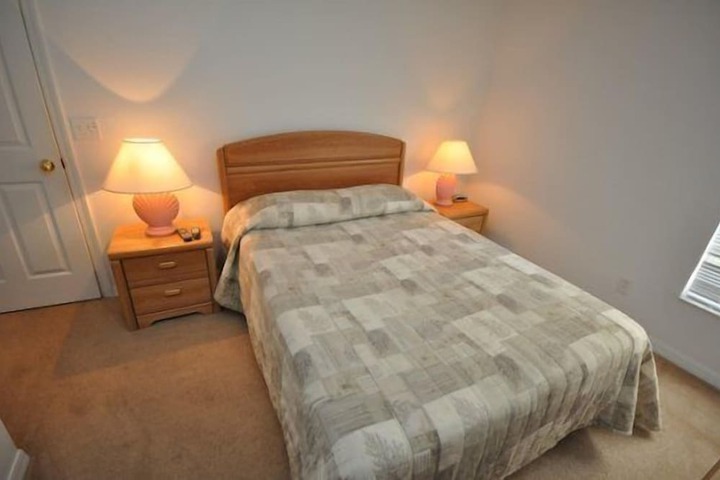 Room 4 of 20