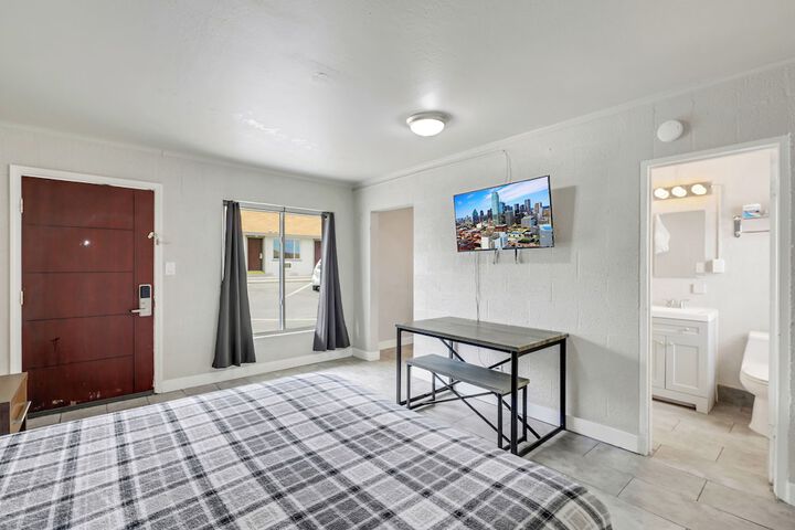 Suite King Bed Kitchenette Ground Floor (2 of 15)