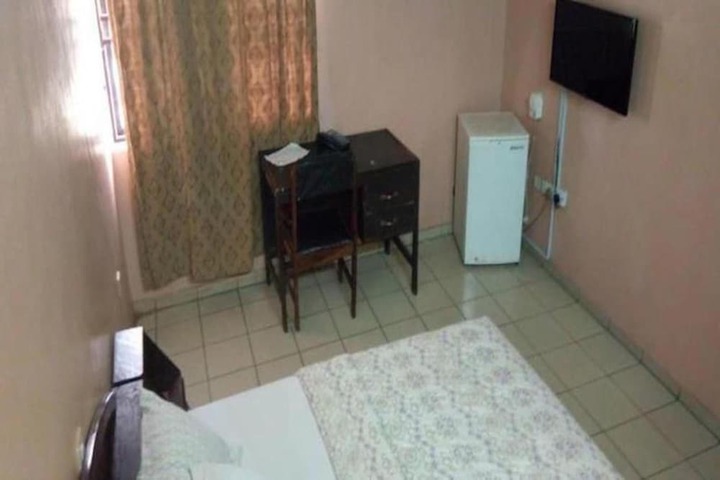 Room 11 of 26
