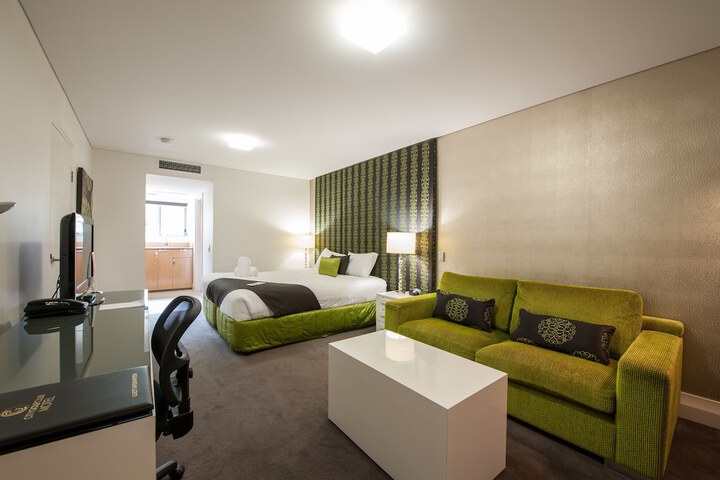 Room 10 of 87