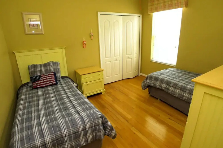 Room 2 of 16