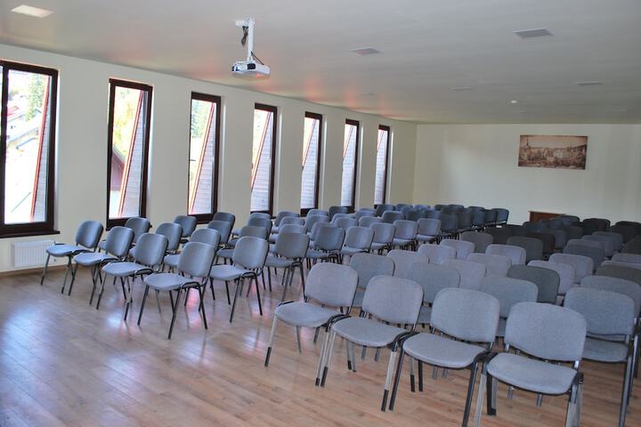 Business Center 94 of 106