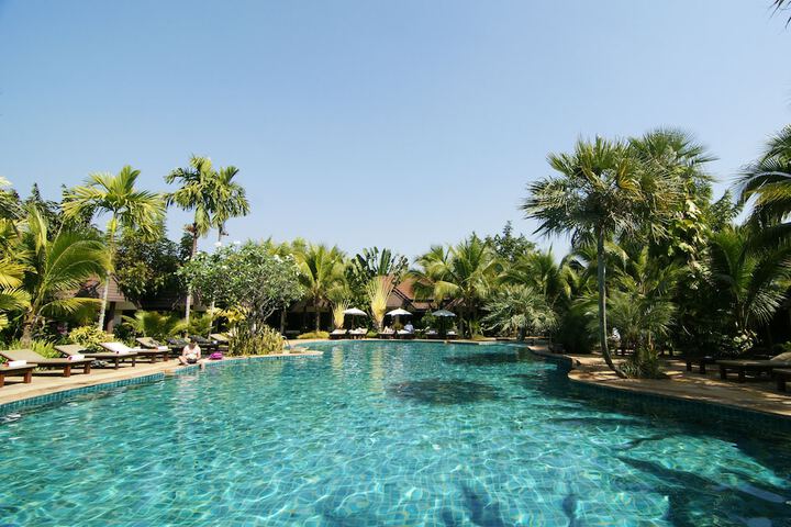 Hotel with Pool