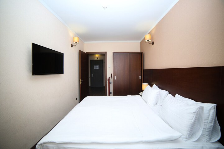 Room 42 of 104