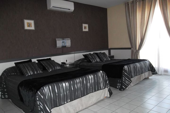 Room 7 of 143