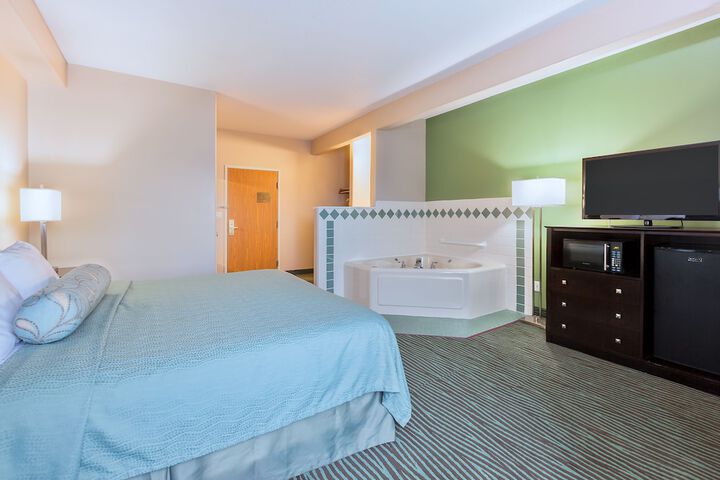 1 King Bed (13 of 15)