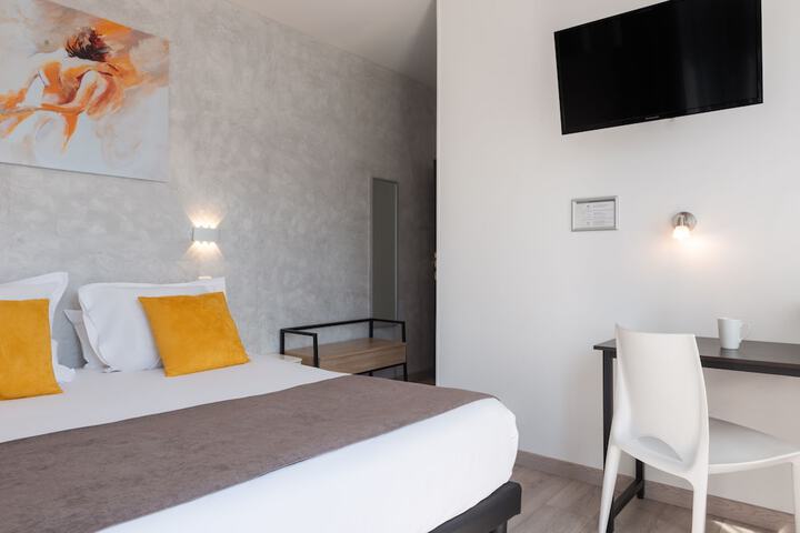 Room 10 of 26